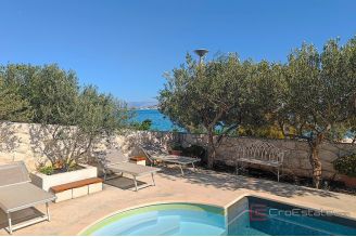 023 2021 418 Trogir Villa in the first row to the sea for sale