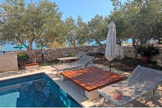 023 2021 418 Trogir Villa in the first row to the sea for sale