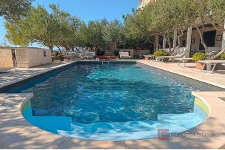 023 2021 418 Trogir Villa in the first row to the sea for sale