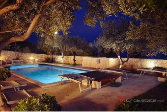 023 2021 418 Trogir Villa in the first row to the sea for sale