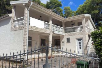 010 1026 31 island vir apartment house in quiet area for sale