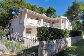 010 1026 31 island vir apartment house in quiet area for sale