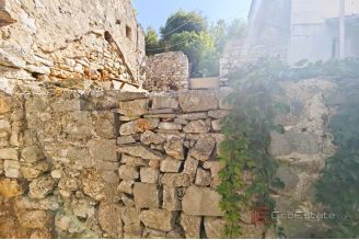 006 2051 35 Hvar two stone houses for renovation for sale