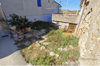 006 2051 35 Hvar two stone houses for renovation for sale