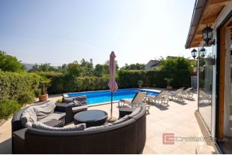 016 2047 96 Makarska House with pool and four bedrooms for sale