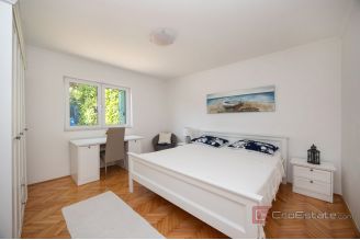 016 2047 96 Makarska House with pool and four bedrooms for sale