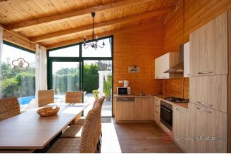 016 2047 96 Makarska House with pool and four bedrooms for sale