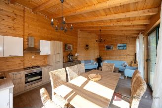 016 2047 96 Makarska House with pool and four bedrooms for sale