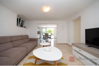 016 2047 96 Makarska House with pool and four bedrooms for sale