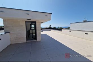 010 1026 33 Vir Luxury apartment near the beach for sale