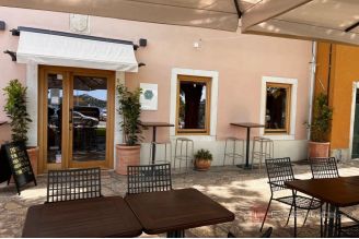 009 5433 30 Sibenik Restaurant in a great location for sale