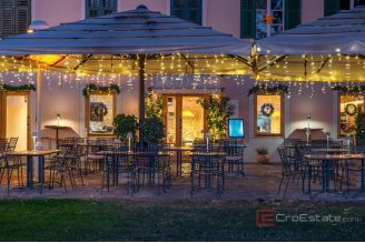 009 5433 30 Sibenik Restaurant in a great location for sale