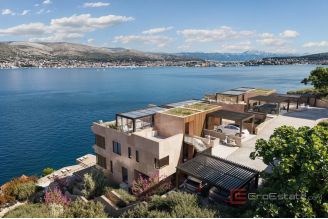 017 2035 279 Ciovo Spacious two bedroom apartment for sale