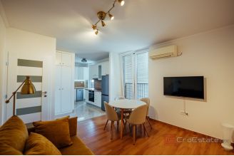 014 2035 276 Split Modern two bedroom apartment in a great location for rent