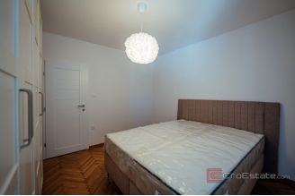 014 2035 276 Split Modern two bedroom apartment in a great location for rent