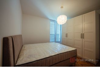 014 2035 276 Split Modern two bedroom apartment in a great location for rent