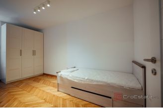 014 2035 276 Split Modern two bedroom apartment in a great location for rent