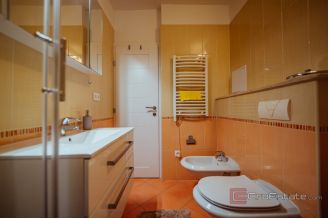 014 2035 276 Split Modern two bedroom apartment in a great location for rent