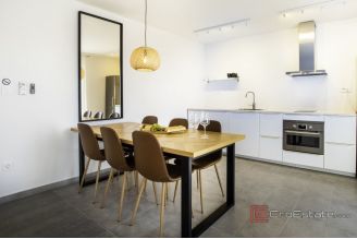 012 2022 474b Rogoznica Two bedroom apartment with sea view for sale