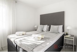 012 2022 474b Rogoznica Two bedroom apartment with sea view for sale