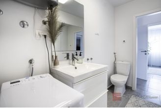 012 2022 474b Rogoznica Two bedroom apartment with sea view for sale