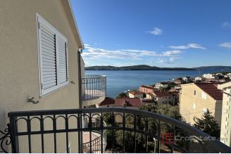 001 2035 281 Trogir Studio apartment with a sea view for rent