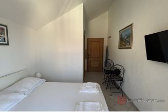 009 2035 281 Trogir Studio apartment with a sea view for rent