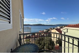 009 2035 281 Trogir Studio apartment with a sea view for rent