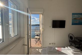 008 2035 282 Trogir Studio apartment with an open sea view for rent