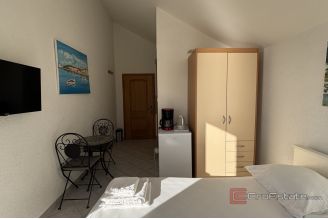 008 2035 282 Trogir Studio apartment with an open sea view for rent