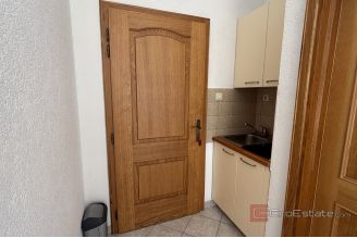 008 2035 282 Trogir Studio apartment with an open sea view for rent