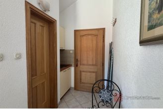 008 2035 282 Trogir Studio apartment with an open sea view for rent