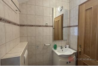 008 2035 282 Trogir Studio apartment with an open sea view for rent
