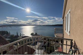 008 2035 282 Trogir Studio apartment with an open sea view for rent