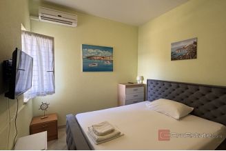 012 2035 285 Trogir studio apartment with terrace for rent