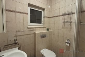 012 2035 285 Trogir studio apartment with terrace for rent