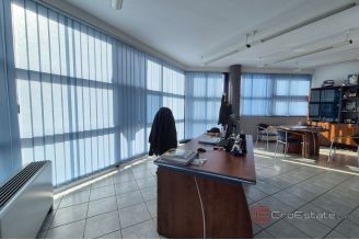 006 2016 678 split spacious and tidy office space for rent