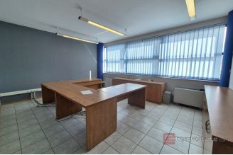 006 2016 678 split spacious and tidy office space for rent