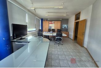 006 2016 678 split spacious and tidy office space for rent