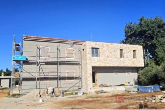 009 1014 40 porec modern villa in peaceful setting for sale