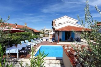 010 1014 41 Porec House with pool and garden for sale