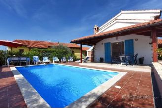 010 1014 41 Porec House with pool and garden for sale