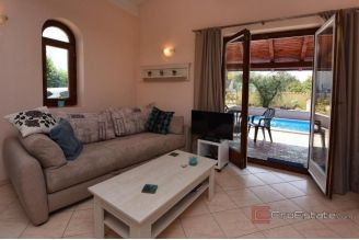 010 1014 41 Porec House with pool and garden for sale