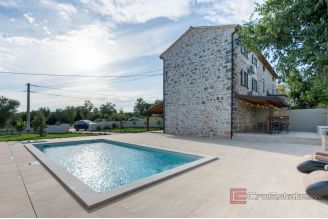 013 1014 42 Porec House with pool for sale
