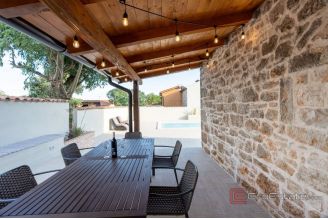 013 1014 42 Porec House with pool for sale