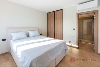 013 1014 42 Porec House with pool for sale