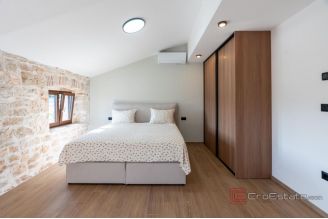 013 1014 42 Porec House with pool for sale