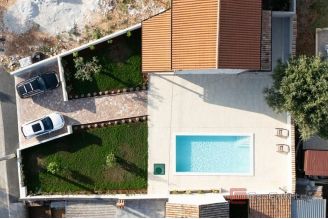 013 1014 42 Porec House with pool for sale