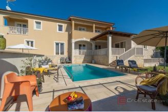 001 1014 43 Porec Modern villa with pool for sale