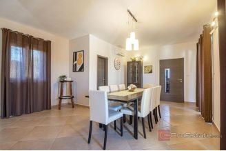 013 1014 43 Porec Modern villa with pool for sale